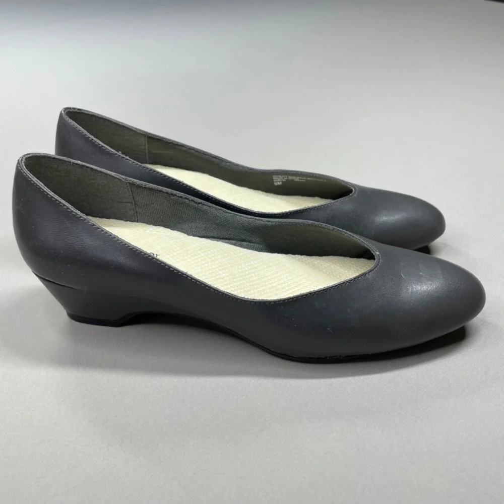 NEW Naturalizer Heels Womens 9 gray faux leather kitten pump classic slip on - Picture 3 of 14